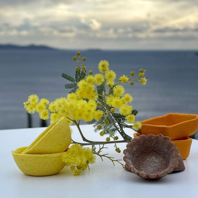 Retrouvez nous au SIRHA à Lyon du 19 au 23 janvier  Stand 2.1 K23 

Venez découvrir les tartelettes Croc’In prêtes à garnir ! 👍 Decouvrez les coupelles comestibles pour des réceptions et apéritifs sans déchet ! Les formes,  les couleurs et les goûts sont variés pour des présentations modernes et colorées ! 😋

Croc'In tarts are ready to garnish! 👍 Discover the edible cups for waste-free receptions and appetizers! Shapes, colors and tastes are varied for modern and colorful presentations! 😋

Discover our brand new range of delicious tart shells for sweet or patisserie application

Come and visit us in SIRHA LYON Stand 2.1 K23

Have a look on our website 
🖥 croc-in.com 

#crocin #foodnjoy #foodandjoy #delicious #belgianhandmadequality #traiteur #restaurant #cocktails #organisationdevenements #salondereception #receptionlounge #aperitifdinatoire #nowaste #zerodechet  #tartelette #coupelle #cocktail #gourmandise #walkingdinner #finefood  #aemporter #restauration #eventplanning #gourmandise #bistronomie #pastry #patisserie #amusebouche #vegan #veganuary #sirha2023