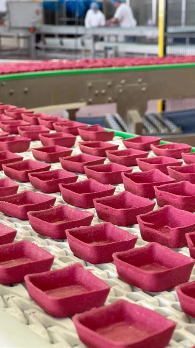 Découvrez nos fonds de tartelette QUATRA prêts à garnir pour réaliser des desserts végétaliens ou des préparations salées originaux en toute simplicité ! 😍

Retrouvez notre offre végétale de fonds de tartelette sur notre site 

Visit our vegan tartshells production workshop ! 🇧🇪

➡️ croc-in.com

#crocin #foodnjoy #foodandjoy #belgianhandmadequality #tartshell #tartshells #fondsdetartelettes #traiteur #restaurant #atelier #coulisses #zerodechet #vegan #patisserie #aidealapatisserie#pretagarnir #readytofill #inthefactory #howitismade
#vegerale #vegantartshells
