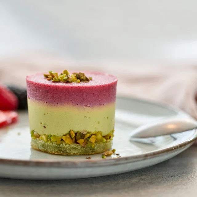 ✨ Stop everything—your new guilt-free indulgence has arrived! ✨
They're here, they’re stunning… and most importantly, they’re absolutely delicious.
Introducing our brand-new line of Vegan & Gluten-Free plated desserts, crafted to delight every palate—with no compromise on taste.

🍰 Start with our first creation:
Pistachio & Wild Berries — a silky, flavorful dessert layered over a soft sponge cake, topped with crunchy pistachio pieces for that perfect bite.

💚 100% pleasure. 0% gluten. 100% vegan.

............................................................................

✨ Stoppez tout : la gourmandise Vegan & Sans Gluten débarque ! ✨
Ils sont là, ils sont beaux… et surtout délicieusement irrésistibles.
Découvrez notre nouvelle gamme de desserts à l’assiette, pensée pour régaler tous les palais, sans compromis sur le goût !

🍰 Commencez par craquer pour notre création phare :
Pistache & Fruits des Bois, un entremets fondant aux saveurs intenses, une génoise moelleuse, et une pluie d’éclats de pistache pour la touche croquante.

💚 100 % plaisir. 0 % gluten. 100 % Vegan.